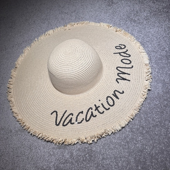 Gorgeous sequin vacation hat - Picture 3 of 6